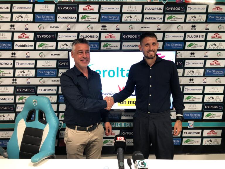 IL neo allenatore Greco dell'Olbia con il direttore Tatti