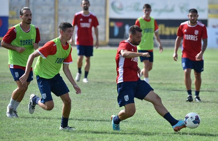 Luigi Scotto al tiro in occasione della partitella in famiglia della Torres | Foto Alessandro Sanna