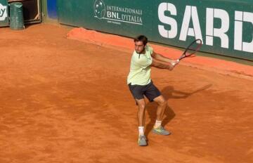 Il tennista Guercio impegnato nella prima giornata dei Campionati italiani di seconda categoria