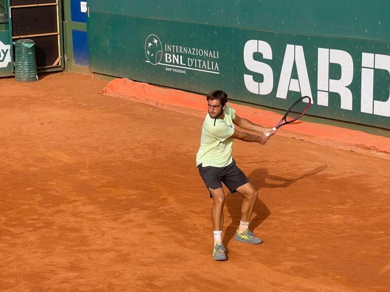 Il tennista Guercio impegnato nella prima giornata dei Campionati italiani di seconda categoria