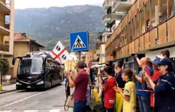 Il momento dell'arrivo del Cagliari a Saint Vincent