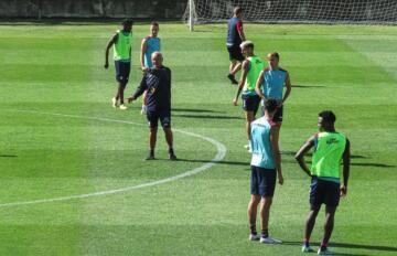 Claudio Ranieri durante la direzione di un allenamento nel ritiro di Chatillon-Saint Vincent