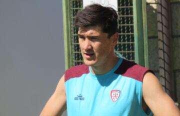 Eldor Shomurodov durante il suo primo allenamento con il Cagliari