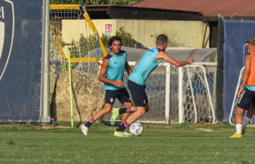 Tommaso Augello e Jakub Jankto durante un allenamento del Cagliari