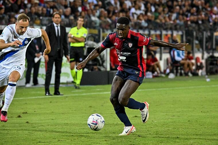 Zito Luvumbo durante Cagliari-Inter | Foto Luigi Canu