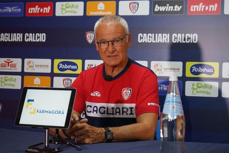 Il tecnico del Cagliari Claudio Ranieri durante la conferenza stampa nel ritiro di Chatillon-Saint Vincent