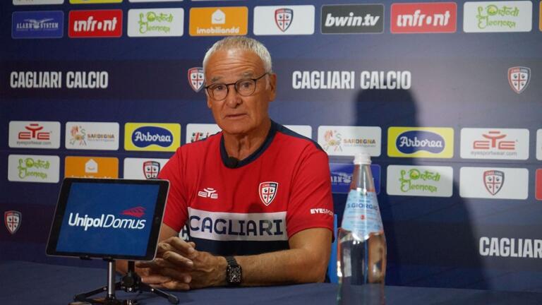 Il tecnico del Cagliari Claudio Ranieri durante la conferenza stampa nel ritiro di Chatillon-Saint Vincent