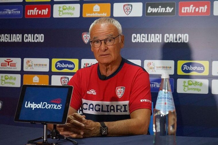 Il tecnico del Cagliari Claudio Ranieri durante la conferenza stampa nel ritiro di Chatillon-Saint Vincent