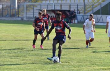 Adama Diakité dal dischetto durante Torres-Ghilarza | Foto Alessandro Sanna