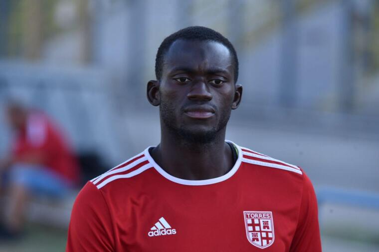 Il centrocampista della Torres Kalifa Kujabi | Foto Alessandro Sanna