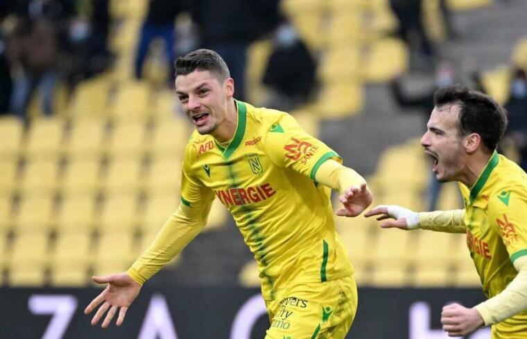 Andrei Girotto con la maglia del Nantes