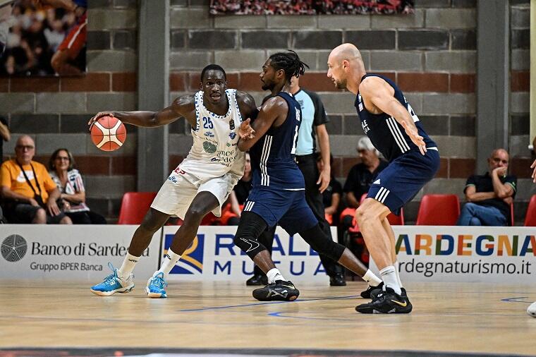 Ousmane Diop durante Dinamo Sassari-Torino | Foto Luigi Canu
