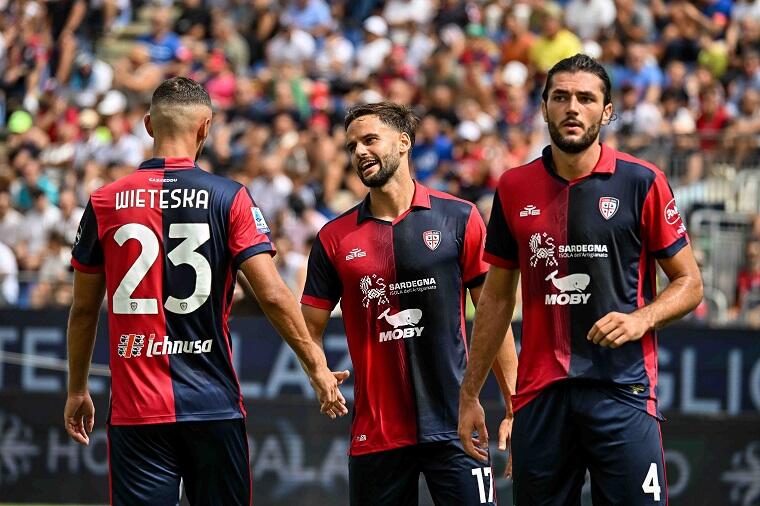 Hatzidiakos, Wieteska e Dossena durante Cagliari-Udinese | Foto Luigi Canu