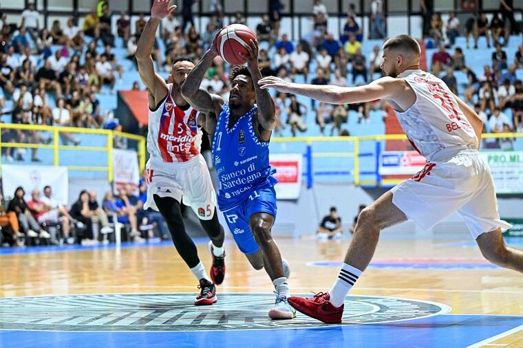 Whittaker durante Dinamo Sassari-Stella Rossa | Foto Luigi Canu
