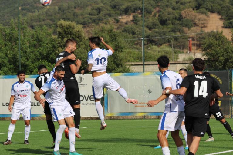 Un'azione di gioco durante Cos-Latte Dolce | Foto Costa Orientale Sarda