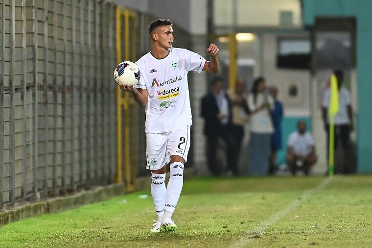 Francesco Zallu all'esordio con l'Olbia contro il Cesena | Foto Sandro Giordano