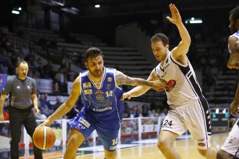 Brian Sacchetti con la maglia della Dinamo Sassari