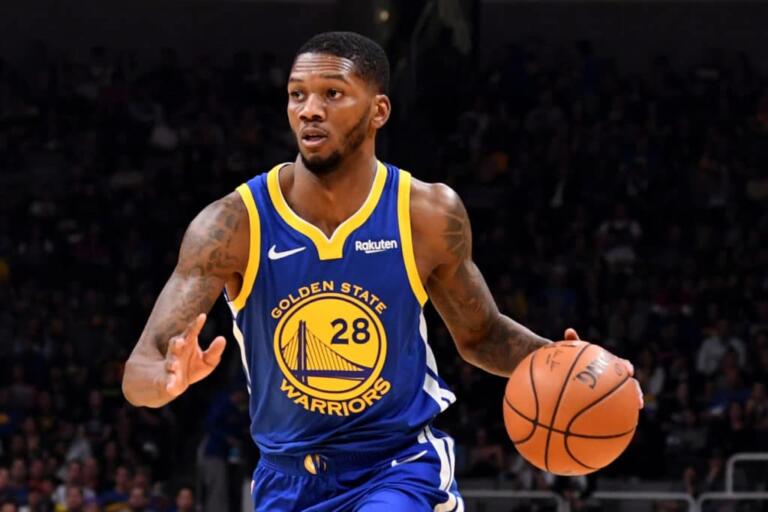 Alfonzo Mckinnie con la canotta dei Golden State Warriors