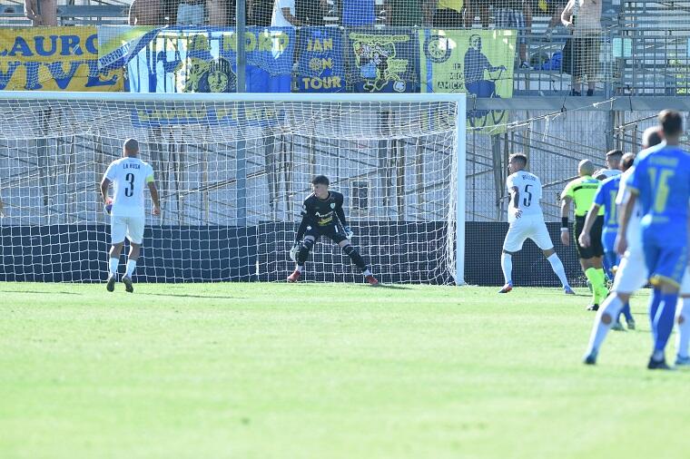 Un momento di Olbia-Carrarese | Foto Sandro Giordano