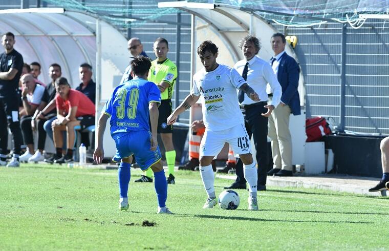 Matteo Montebugnoli durante Olbia-Carrarese | Foto Sandro Giordano