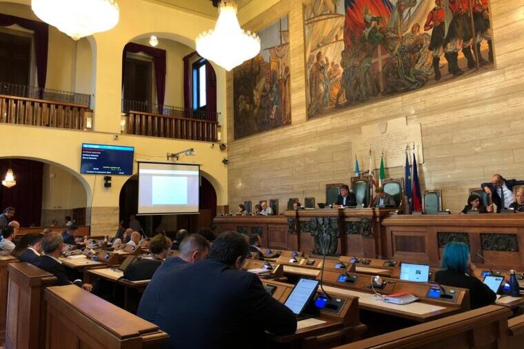 Un momento della seduta del Consiglio comunale di Cagliari