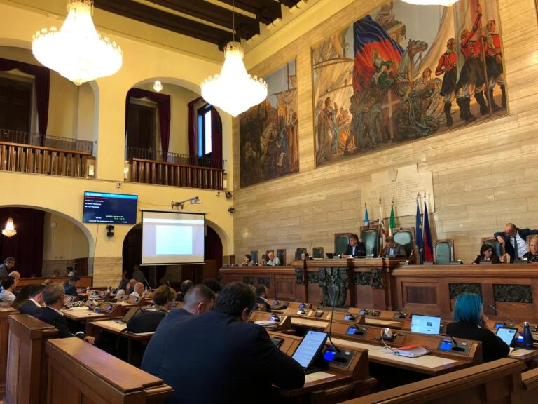 Un momento della seduta del Consiglio comunale di Cagliari