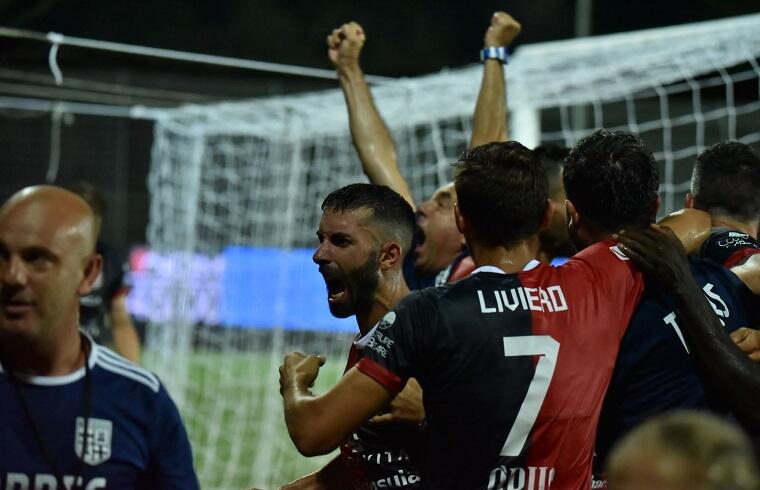 La Torres che esulta dopo la rete di Scotto nel primo tempo del derby del Nespoli | Foto Alessandro Sanna