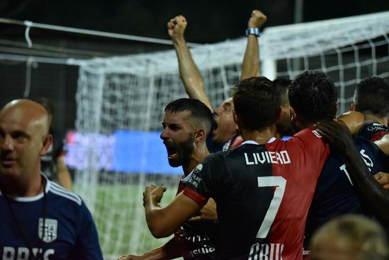 La Torres che esulta dopo la rete di Scotto nel primo tempo del derby del Nespoli | Foto Alessandro Sanna