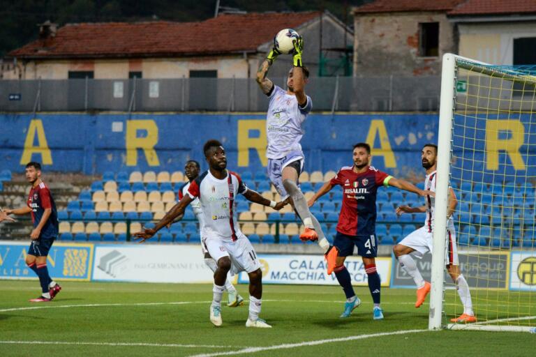 Zaccagno in uscita durante Sestri Levante-Torres