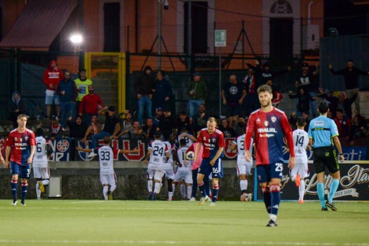L'esultanza della Torres con i propri tifosi dopo il gol di Zecca contro il Sestri Levante