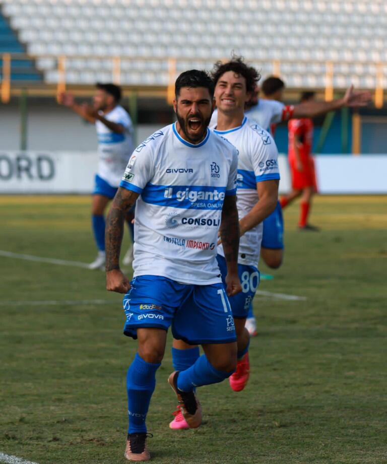 L'esultanza di Davide Arras dopo il primo gol in maglia Pro Sesto | Foto Facebook Pro Sesto 1913