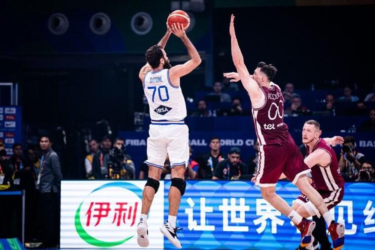 Gigi Datome al tiro contro la Lettonia | Foto Fiba