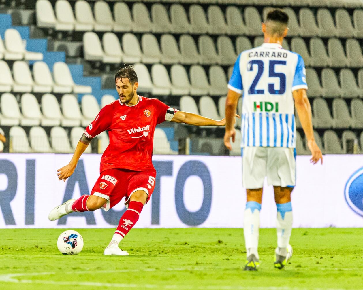 Angella, esperto capitano del Perugia, in azione contro la SPAL | Foto Nicolò Farina