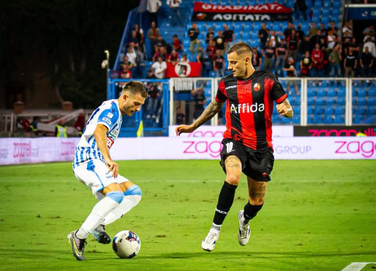 Il numero 10 rossonero Fedato in azione durante SPAL-Lucchese | Foto Nicolò Farina
