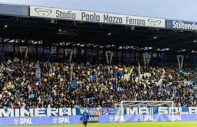 La curva dei tifosi della SPAL | Foto Nicolò Farina