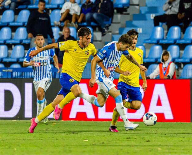 Una fase di gioco tra SPAL e Fermana | Foto Nicolò Farina