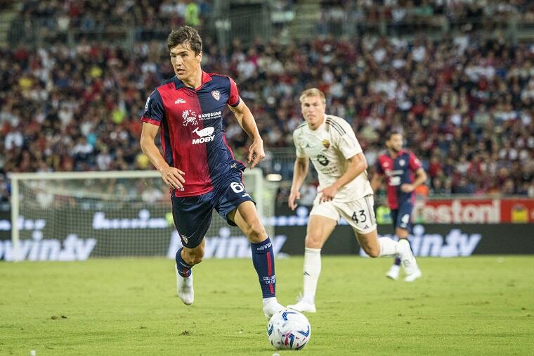 Eldor Shomurodov durante Cagliari-Roma | Foto Valerio Spano