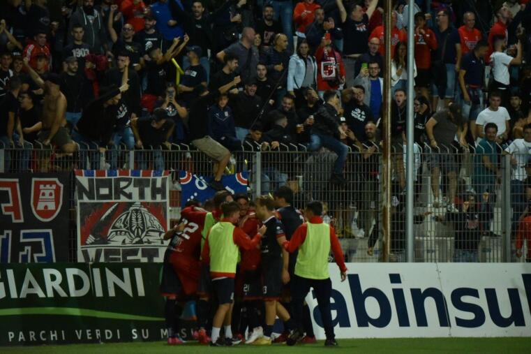 Esultanza Torres al gol di Sanat | Foto Alessandro Sanna