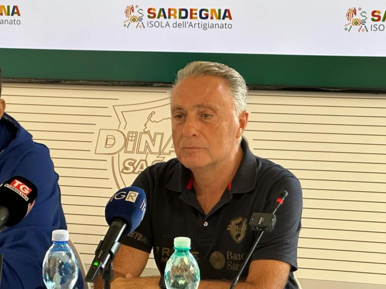 Il coach della Dinamo Sassari Piero Bucchi