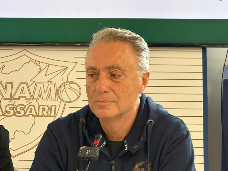 Il coach della Dinamo Sassari Piero Bucchi