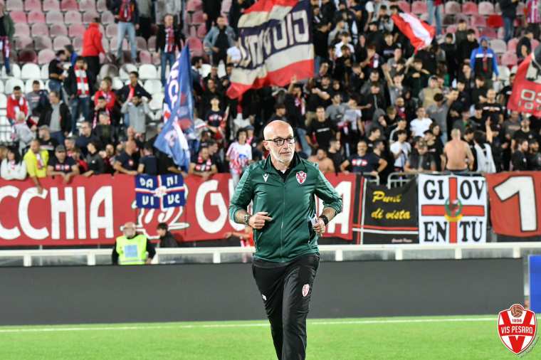 Simone Banchieri, tecnico dei biancorossi | Foto Facebook Vis Pesaro 1898/ Filippo Baioni