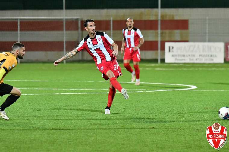 Mirko Valdifiori, perno del centrocampo biancorosso | Foto Facebook Vis Pesaro 1898/ Filippo Baioni