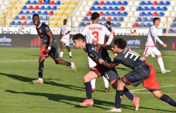 L'esultanza di Ruocco dopo l'1-0 in Torres-Ancona | Foto Alessandro Sanna