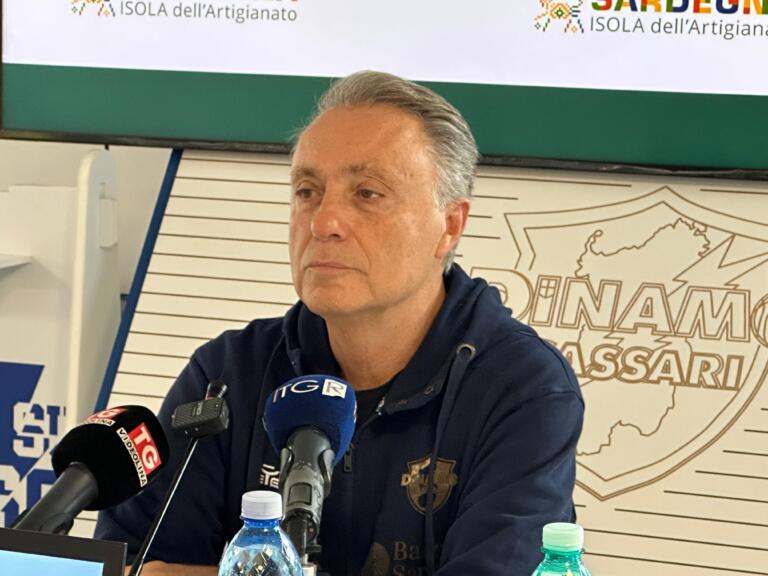 Il coach della Dinamo Sassari Piero Bucchi