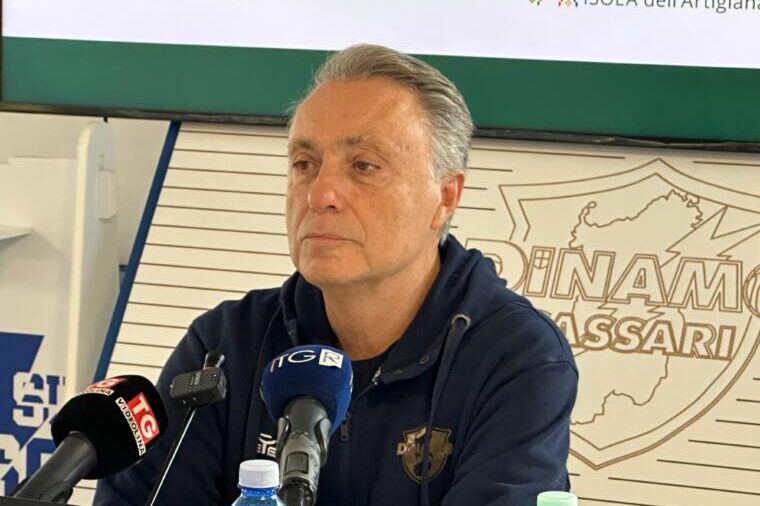 Il coach della Dinamo Sassari Piero Bucchi