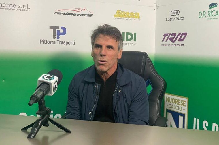 Gianfranco Zola al termine della sfida tra Nuorese e Cagliari