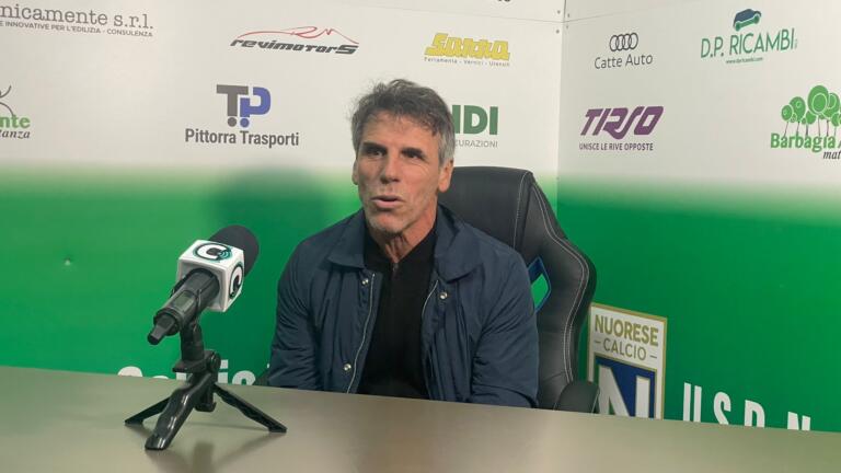 Gianfranco Zola al termine della sfida tra Nuorese e Cagliari