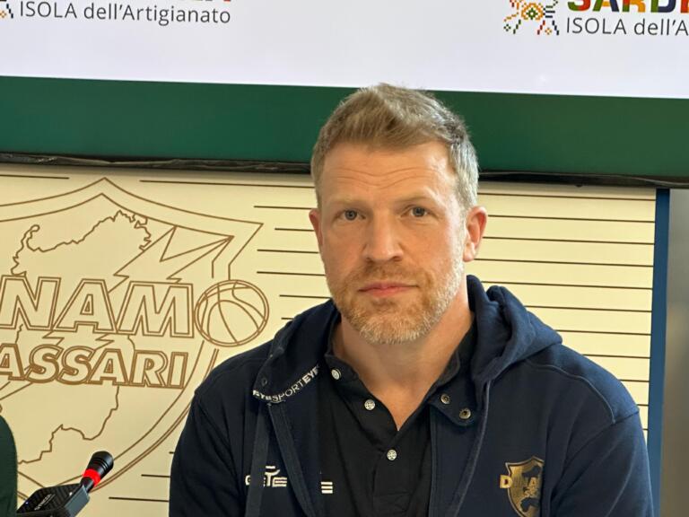 Il coach della Dinamo Lab Matthew Foden