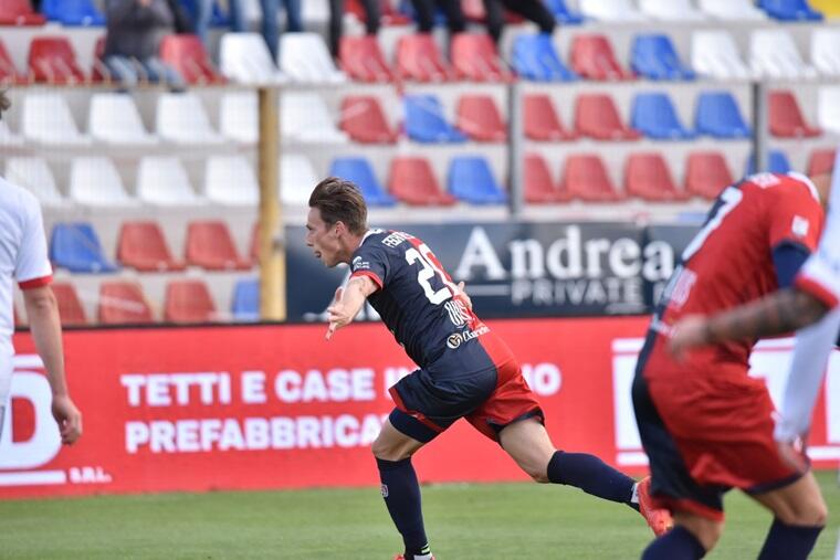 Manuel Fischnaller esulta dopo un gol segnato al Gubbio | Foto Alessandro Sanna