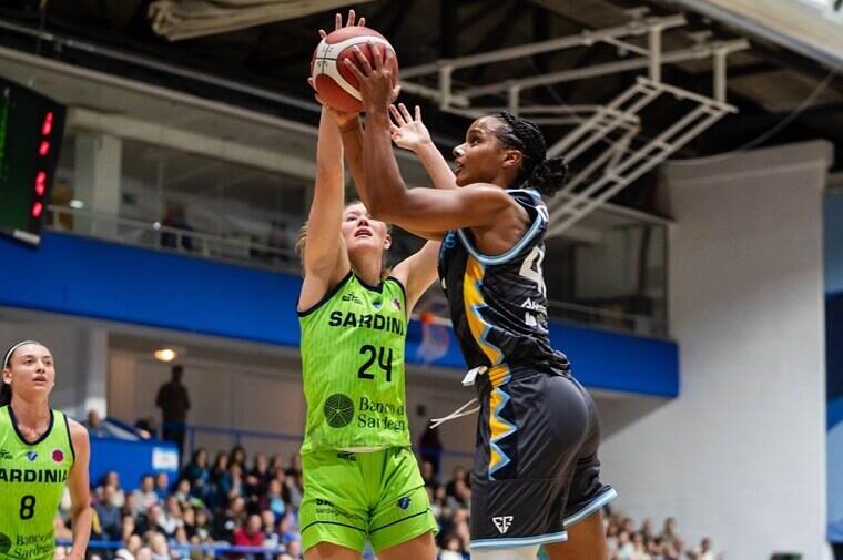 Uno scatto della sfida tra la Dinamo Women e l'Estudiantes Movistar | Foto FIBA